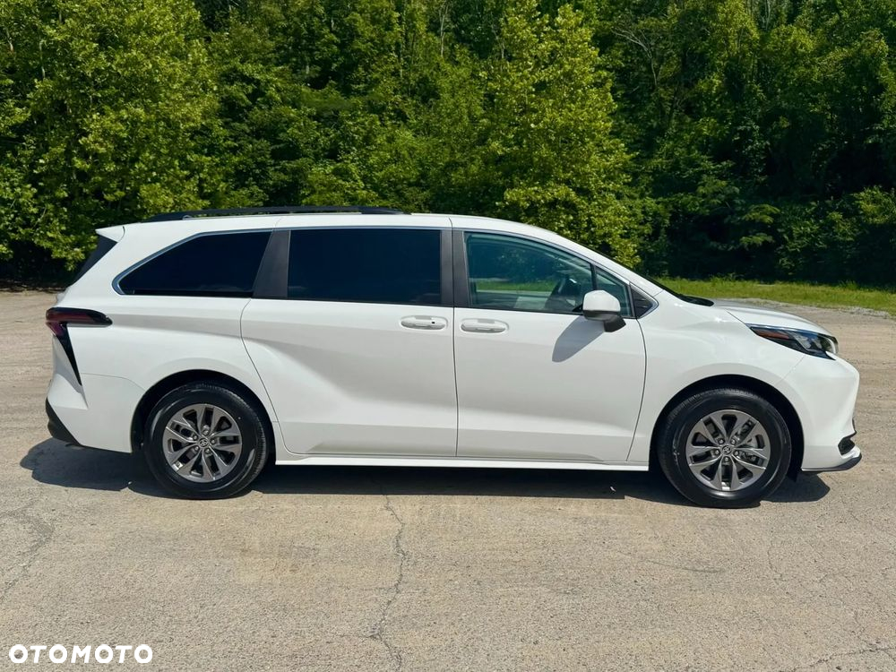 Toyota Sienna - 7