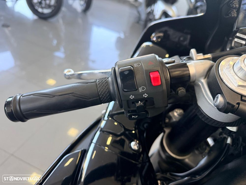Yamaha YZF R1 - 6