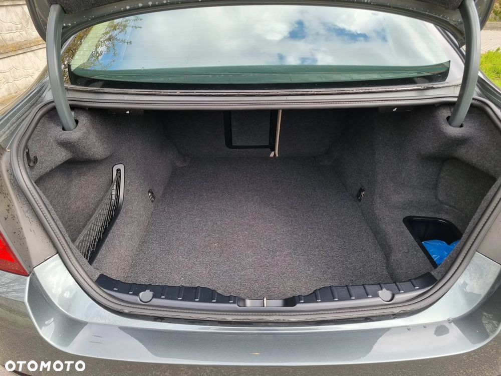 BMW Seria 5 528i Sport-Aut Luxury Line - 28