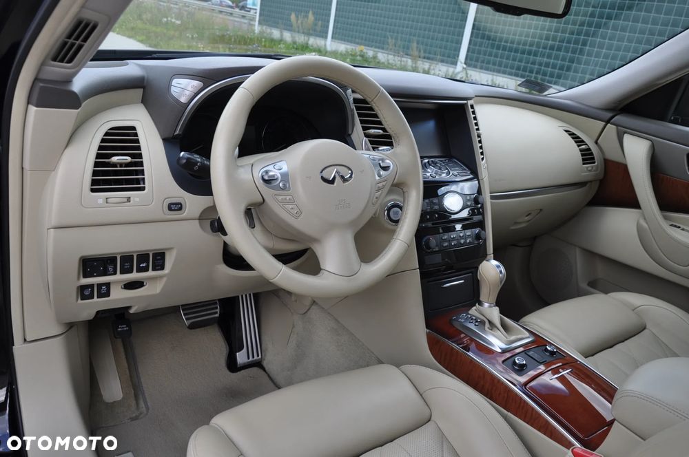 Infiniti QX70 - 5