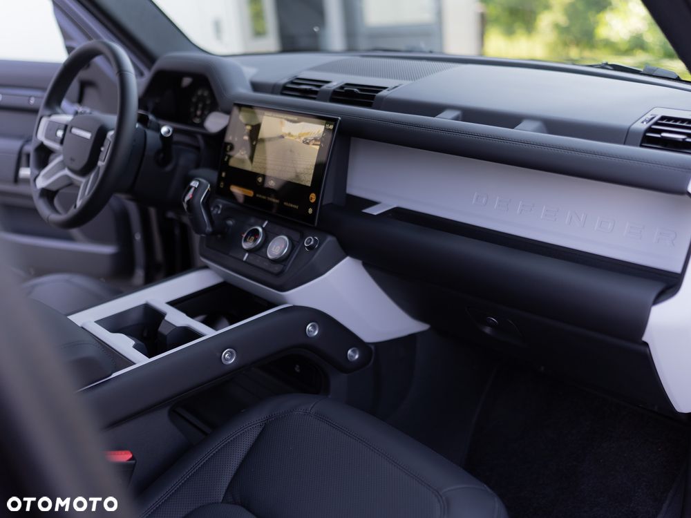 Land Rover Defender - 16