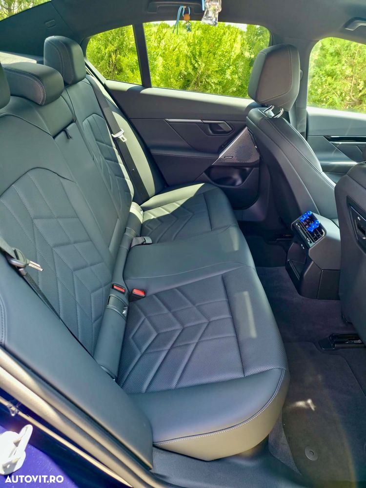 BMW Seria 5 520i AT MHEV - 24