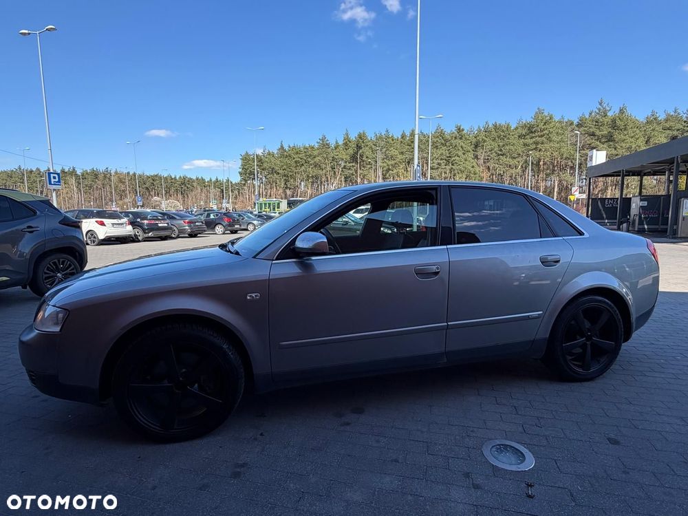 Audi A4 Limousine - 3