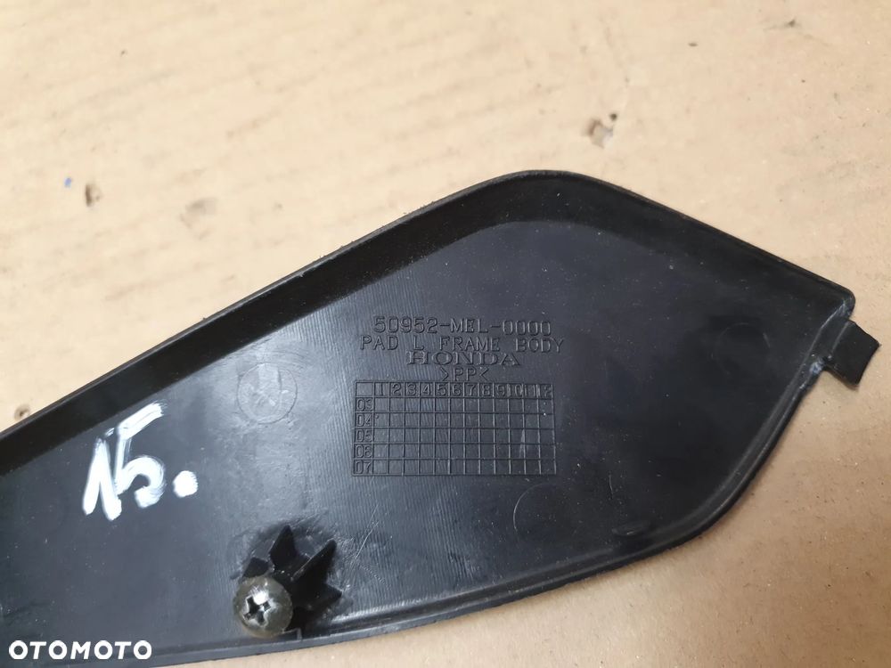 PLASTIK WYPEŁNIENIE OWIEWKA HONDA CBR 1000RR SC57 04-07 50952-MEL-0000 - 2