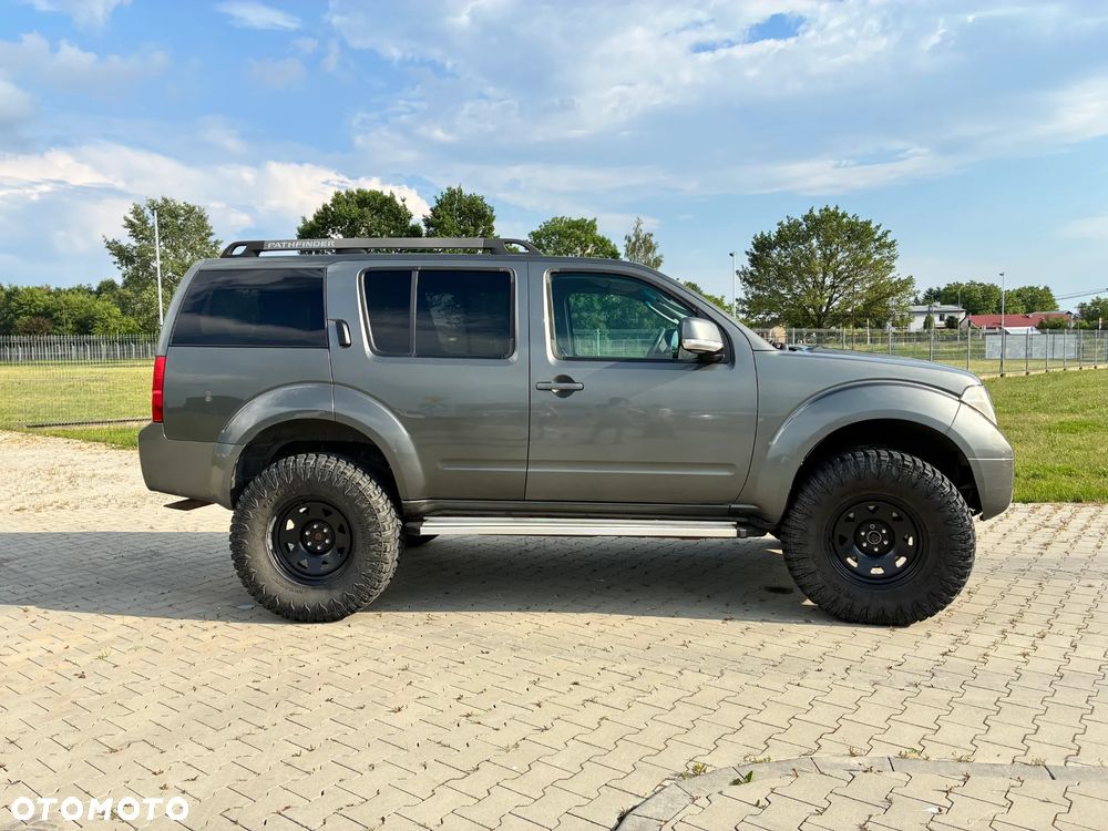 Nissan Pathfinder 2.5 dCi SE - 9