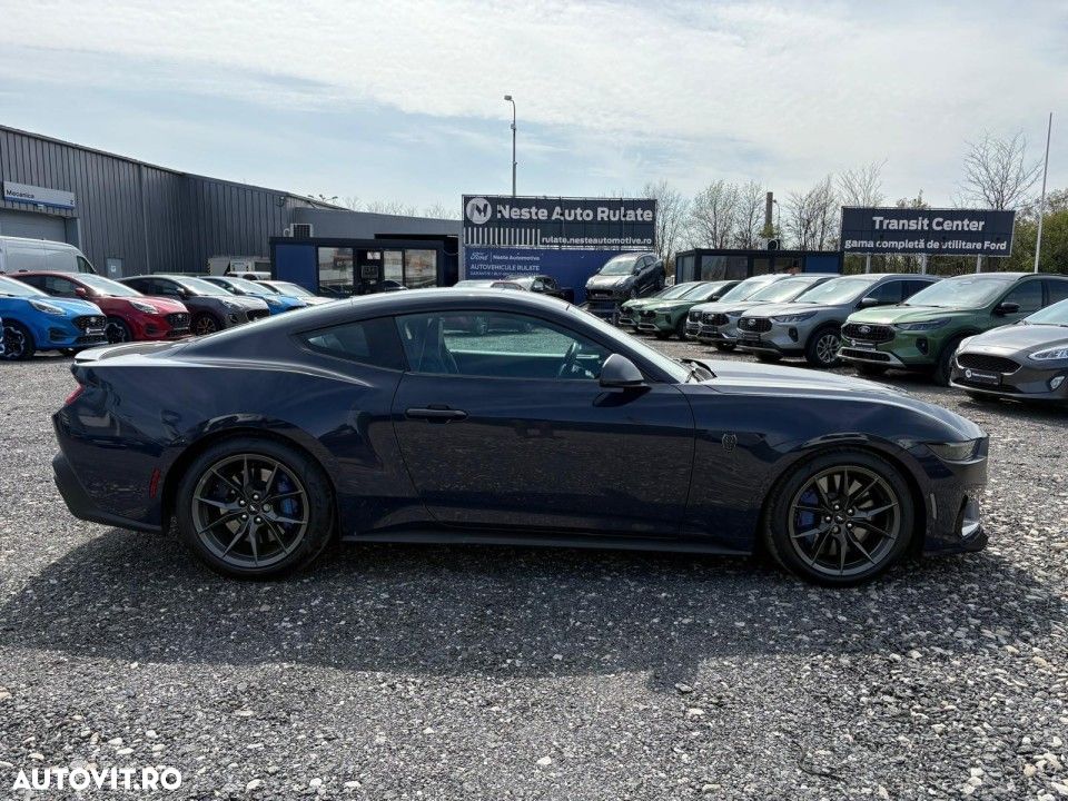 Ford Mustang - 4