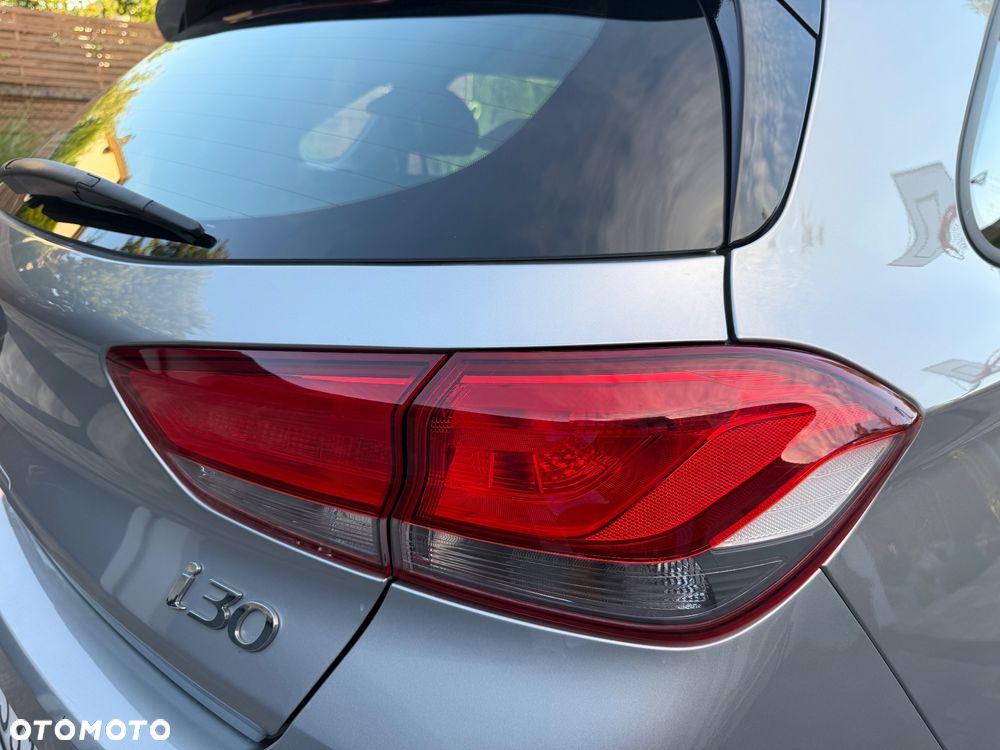Hyundai i30 1.5 DPI Classic + - 18