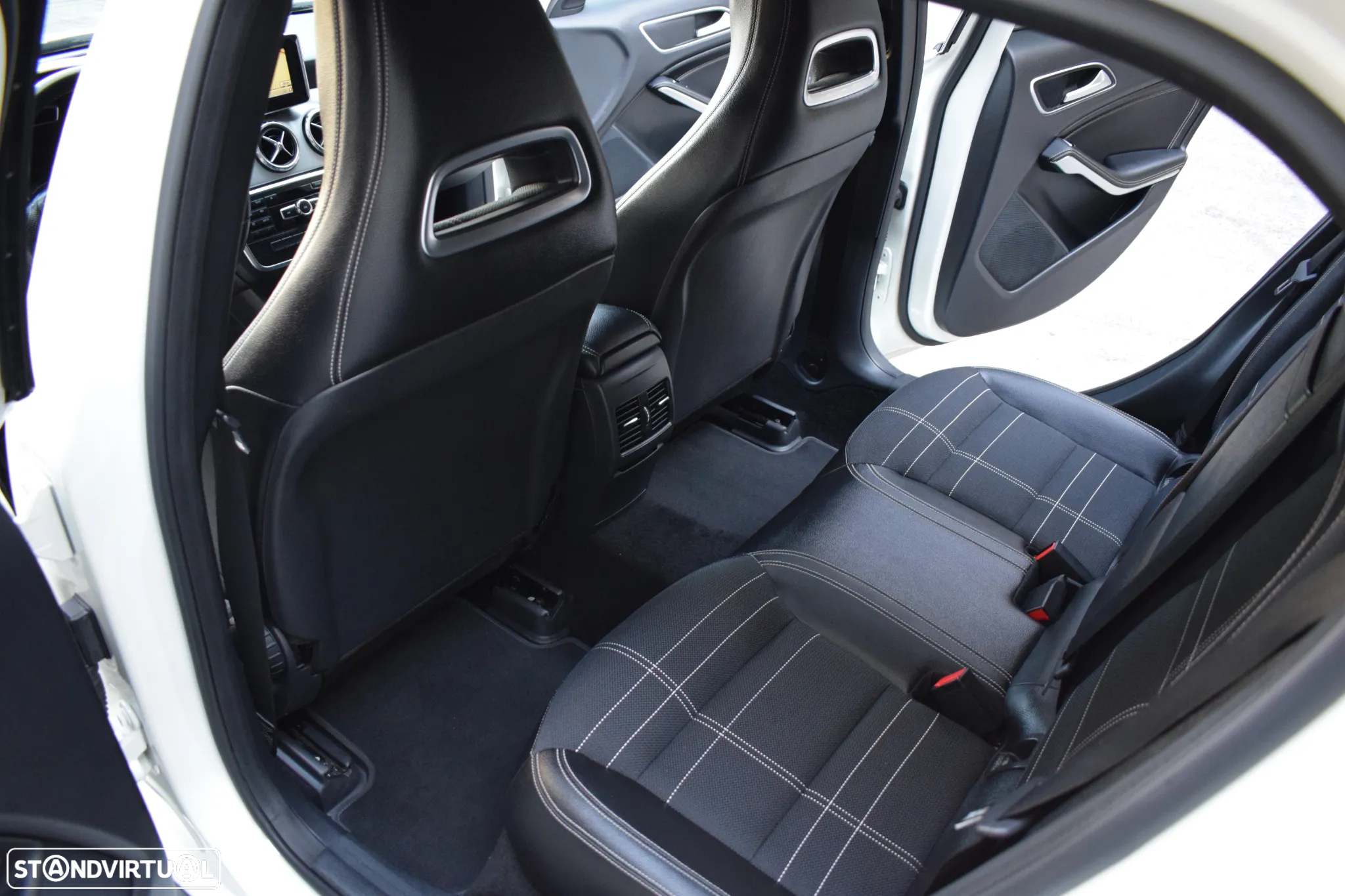 Mercedes-Benz GLA 180 CDi Urban - 9