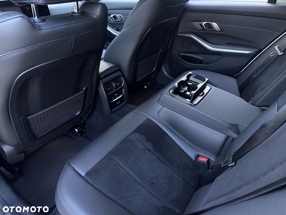 BMW Seria 3 320d xDrive - 22