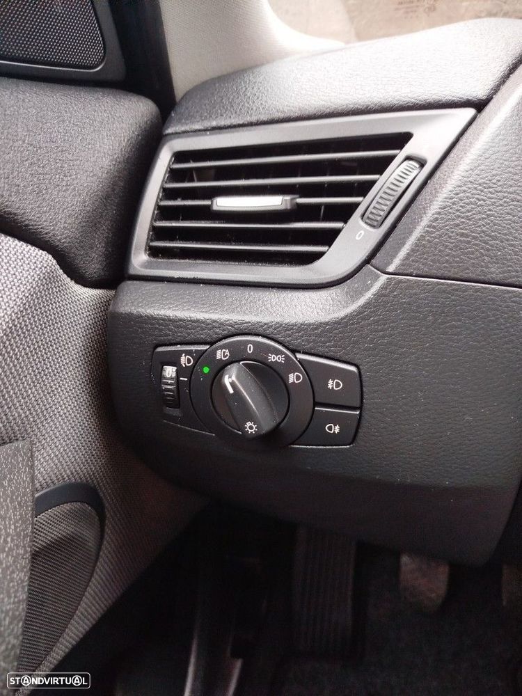 BMW X1 18 d xDrive xLine - 27