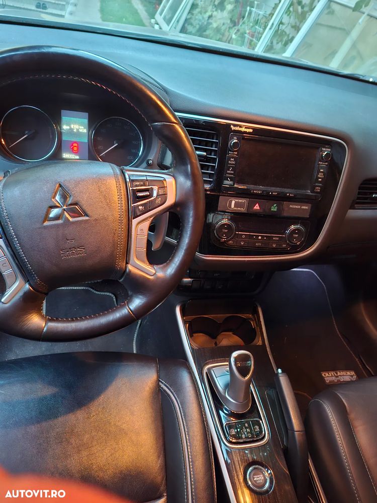 Mitsubishi Outlander 2.0 4WD Top - 2