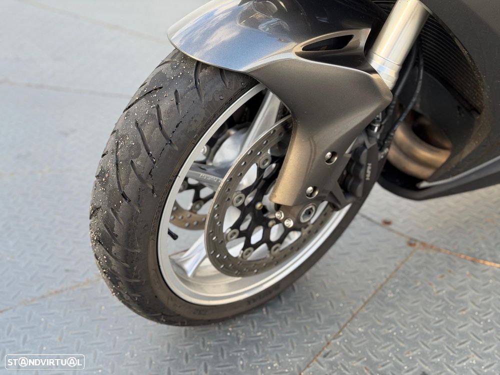 Honda VFR 1200 F - 8