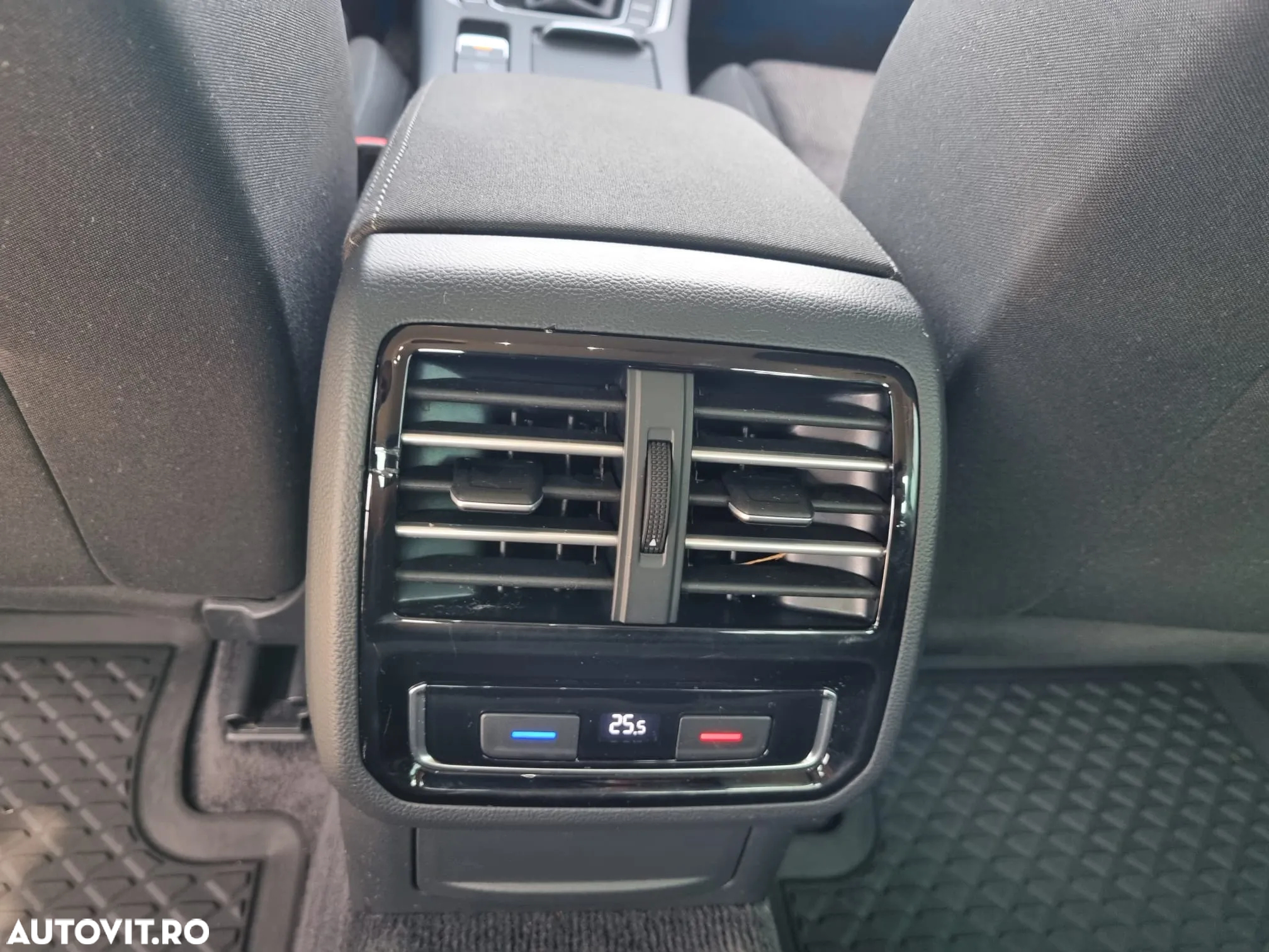 Volkswagen Passat Variant 1.6 TDI (BlueMotion Technology) DSG Comfortline - 24