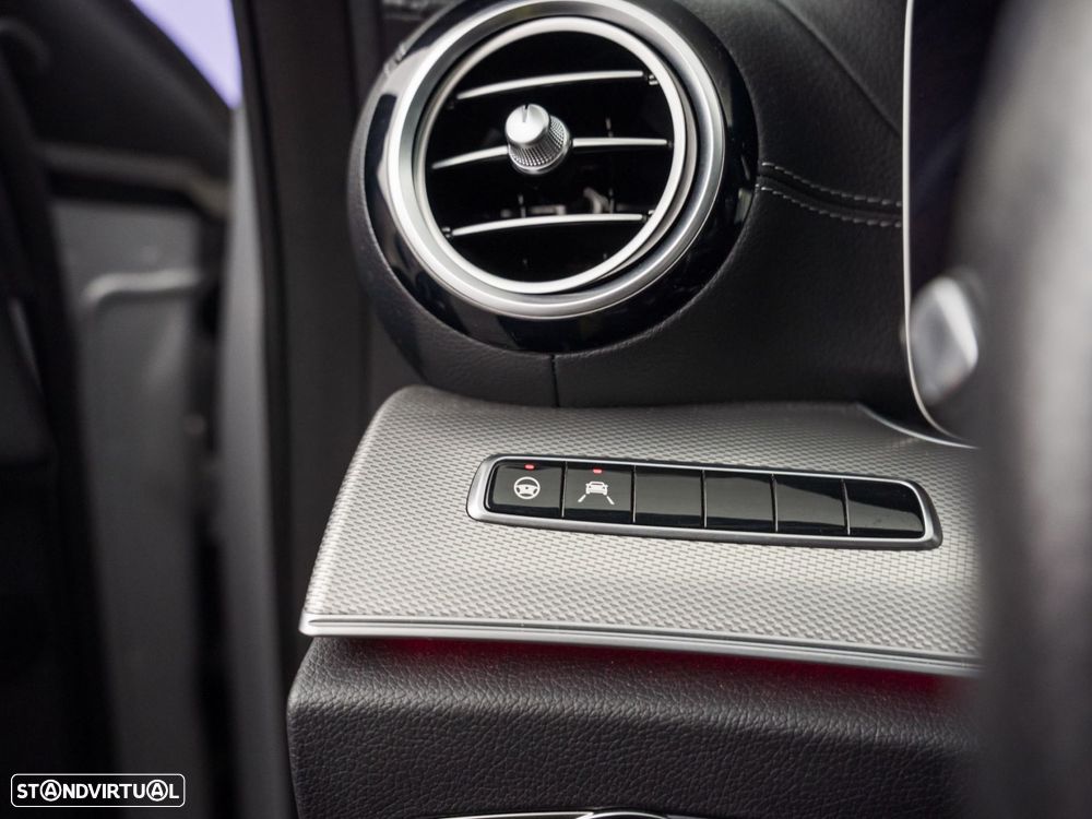 Mercedes-Benz E 300 de AMG Line - 22