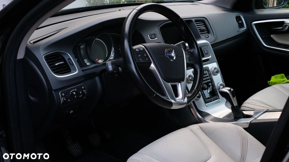 Volvo V60 D4 Drive-E Ocean Race - 13