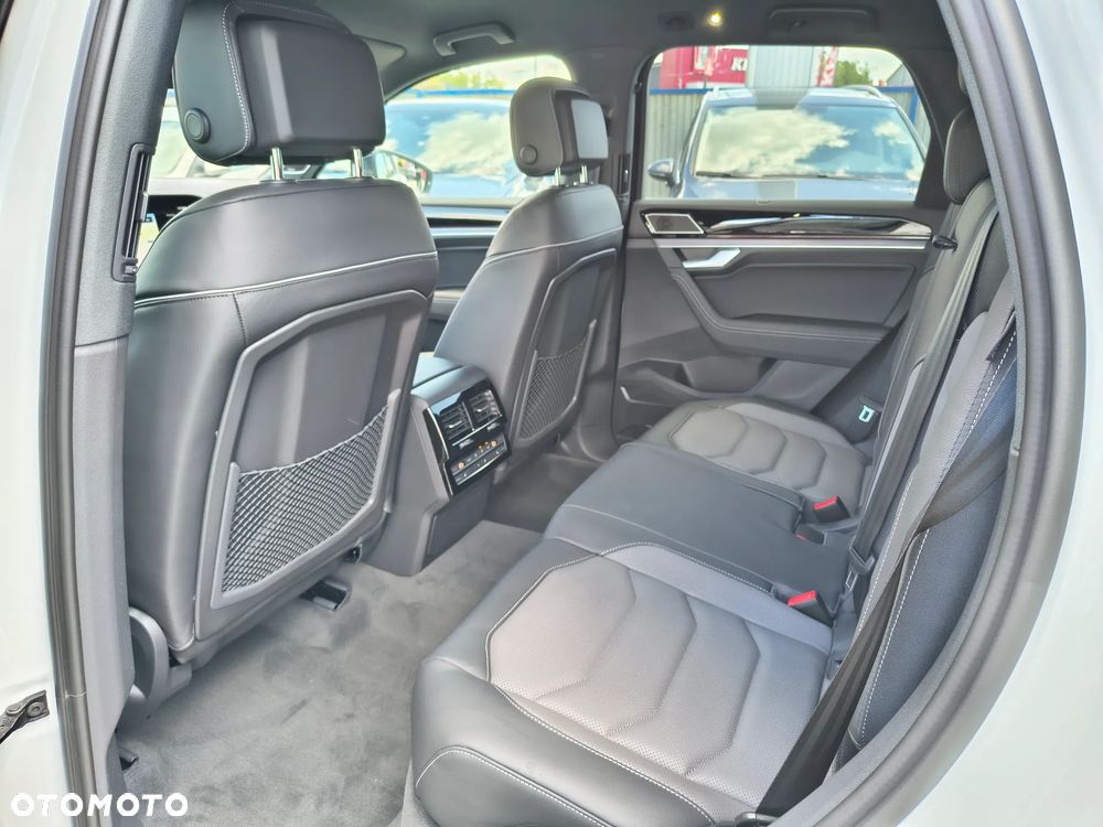 Volkswagen Touareg 3.0 V6 TDI 4Motion R-Line - 12