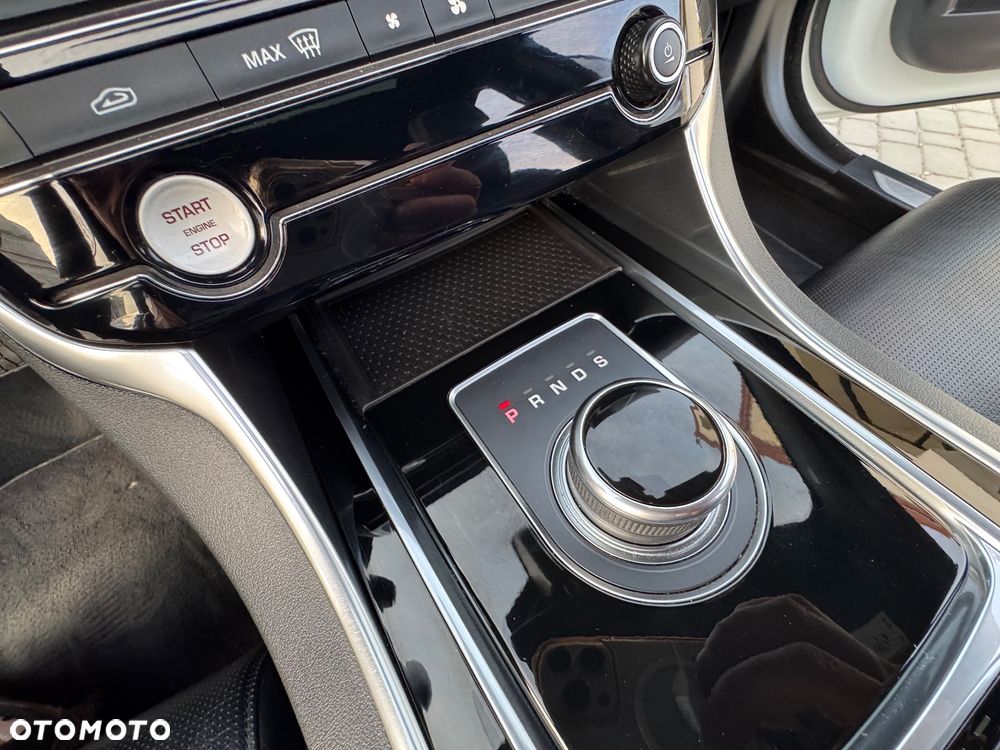 Jaguar XE - 28