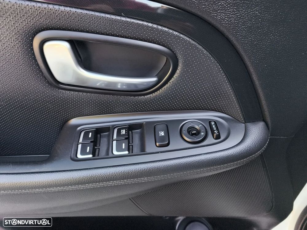 Kia Carens 1.7 CRDi ISG TX - 17