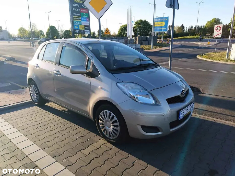 Toyota Yaris 1.3 VVT-i Sol - 2