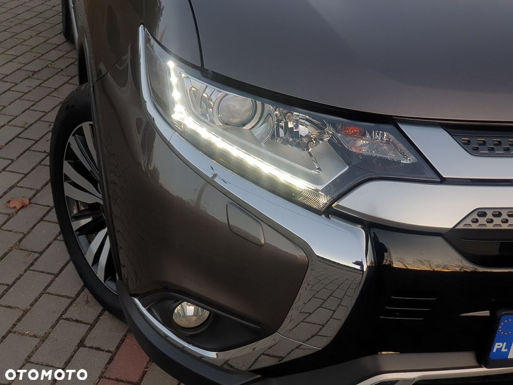 Mitsubishi Outlander 2.0 Instyle Navi 4WD CVT - 2