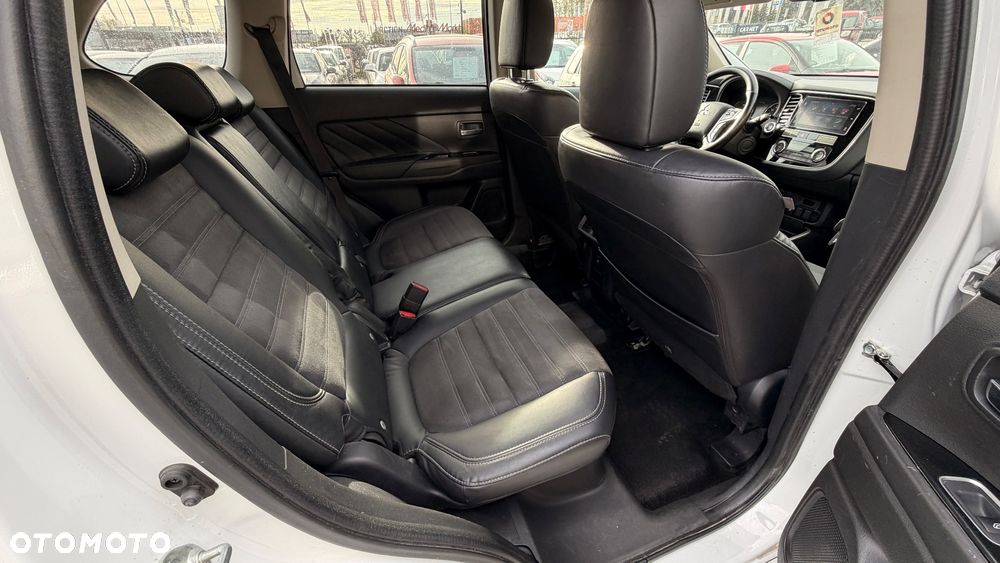 Mitsubishi Outlander 2.4 4WD Diamant+ - 11