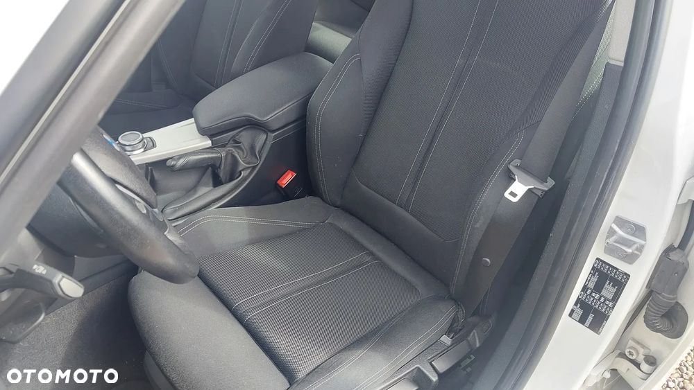 BMW Seria 3 318i Advantage - 12