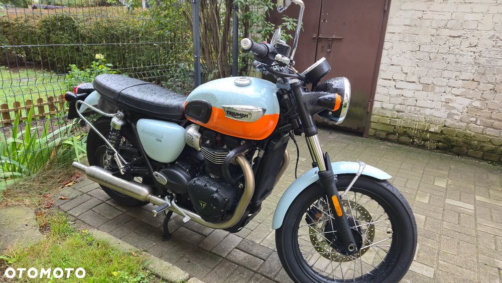 Triumph Bonneville - 2