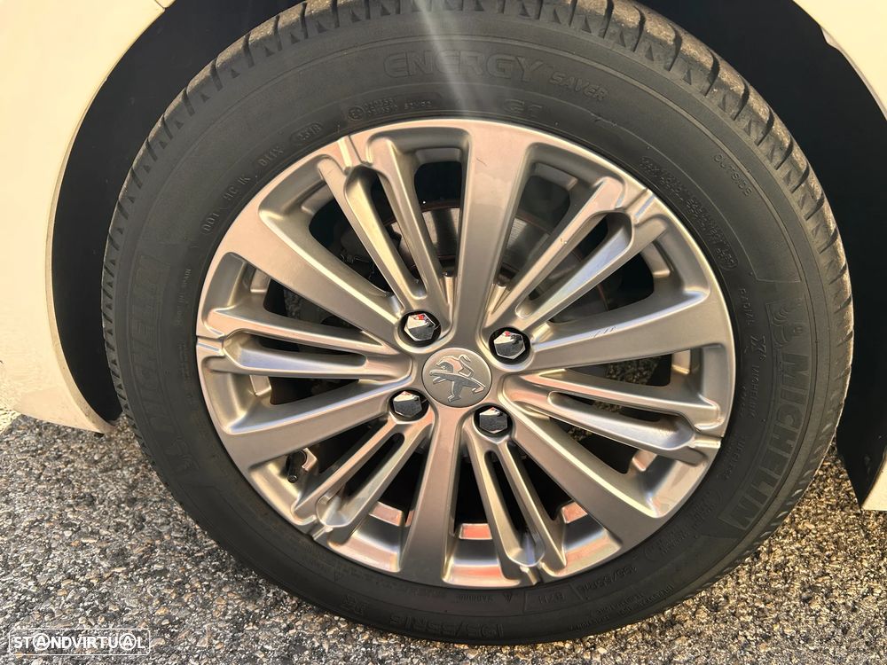 Peugeot 208 1.2 PureTech Signature - 8