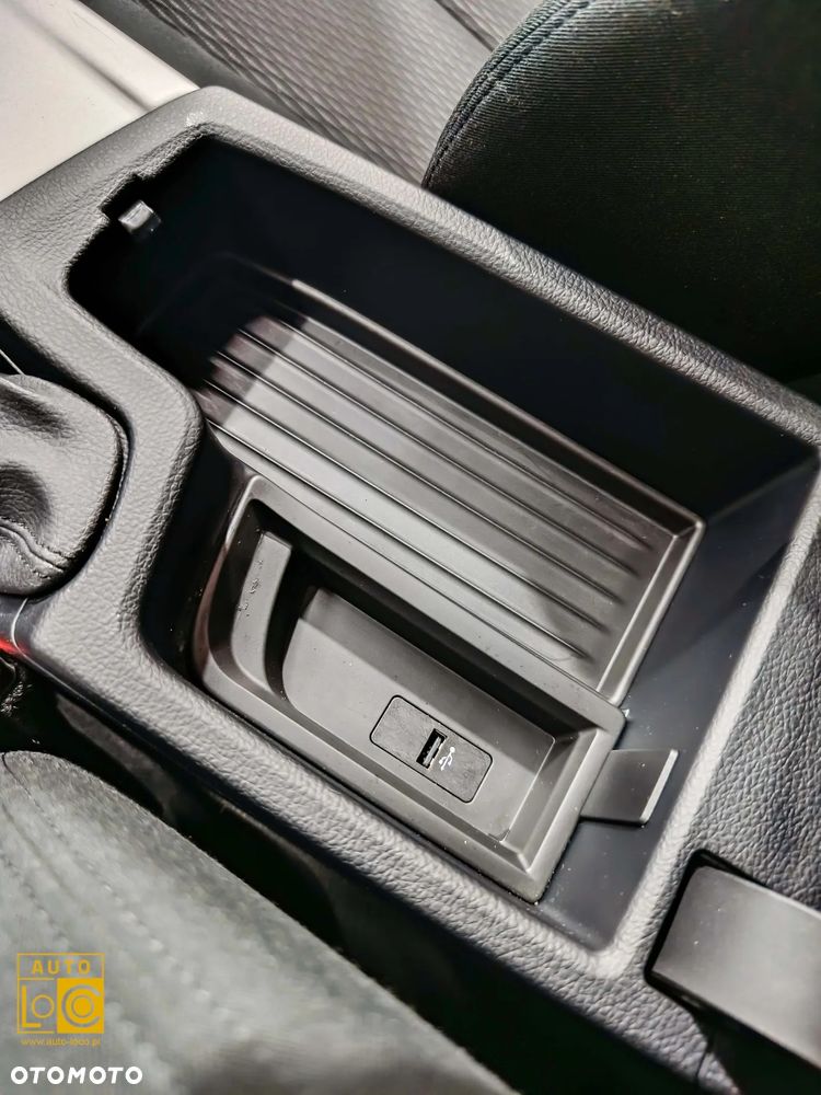 BMW Seria 3 318d Sport Line - 32