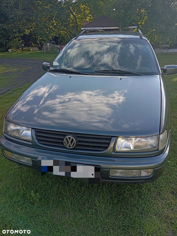 Volkswagen Passat - 1