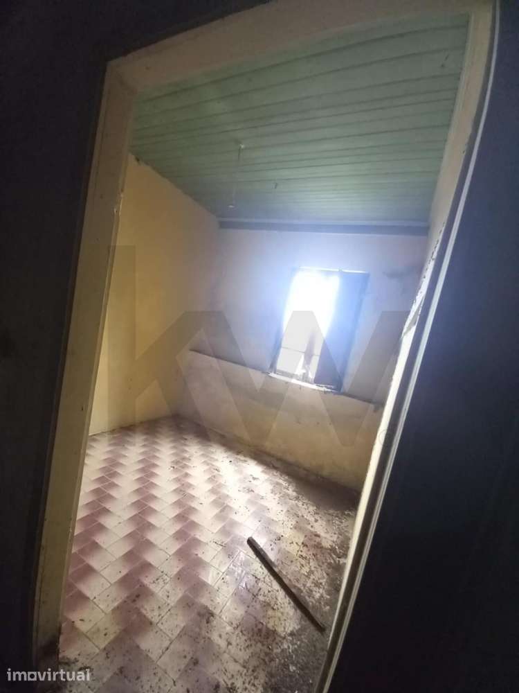 Casa para reabilitação, ideal para turismo ou para reconstrução á sua - Grande imagem: 2/21