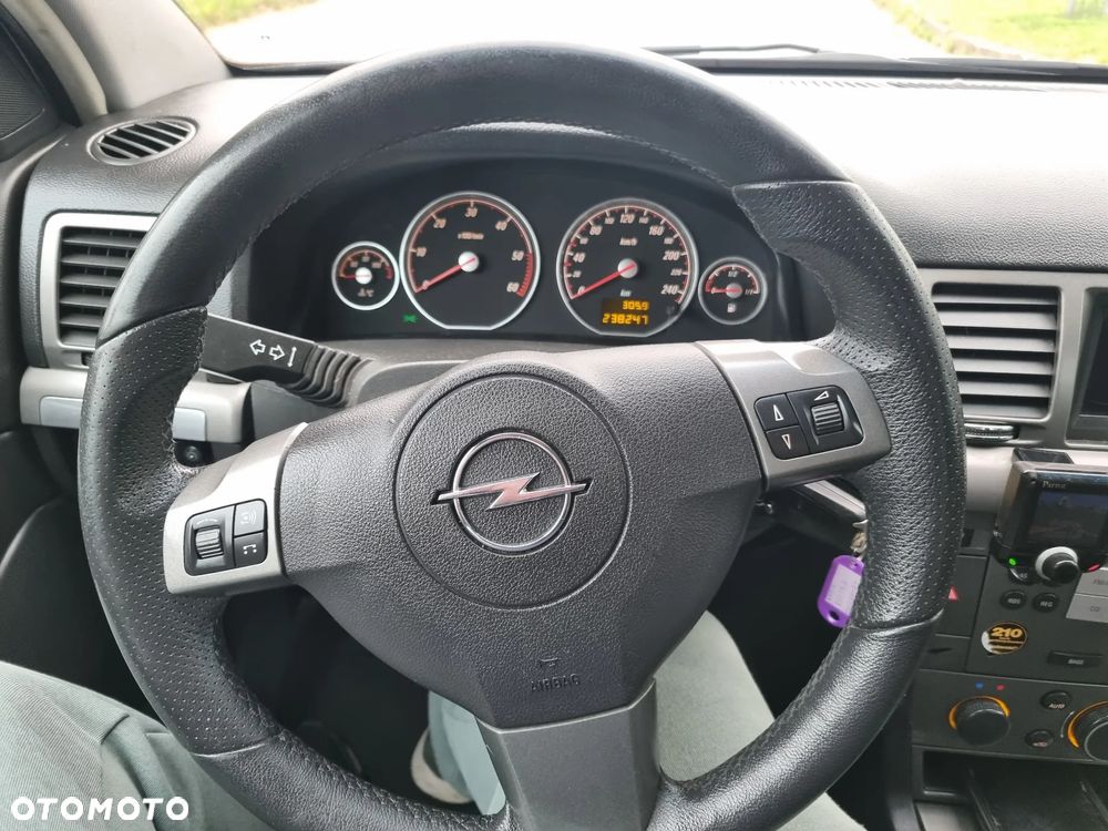 Opel Vectra GTS 1.9 CDTI - 23