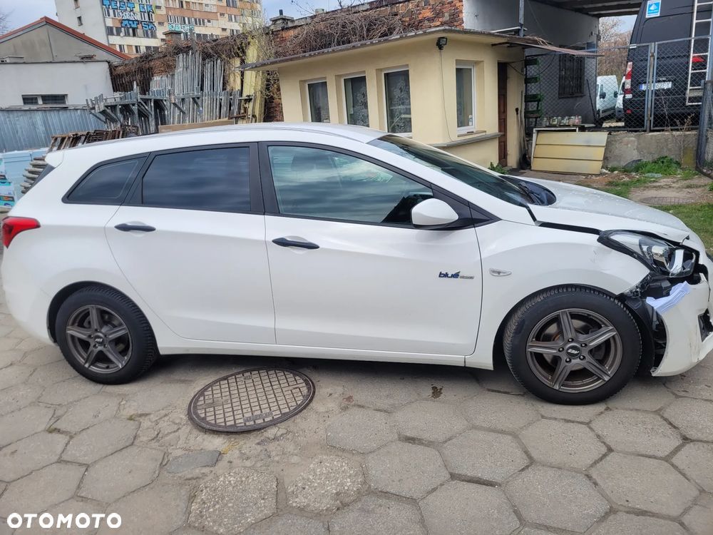 Hyundai i30 blue 1.6 CRDi YES Gold - 4