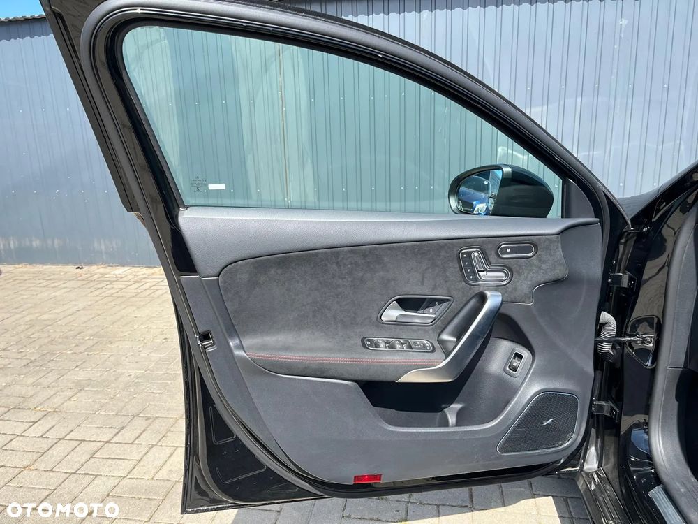 Mercedes-Benz Klasa A 250 e PHEV AMG Line 8G-DCT - 17
