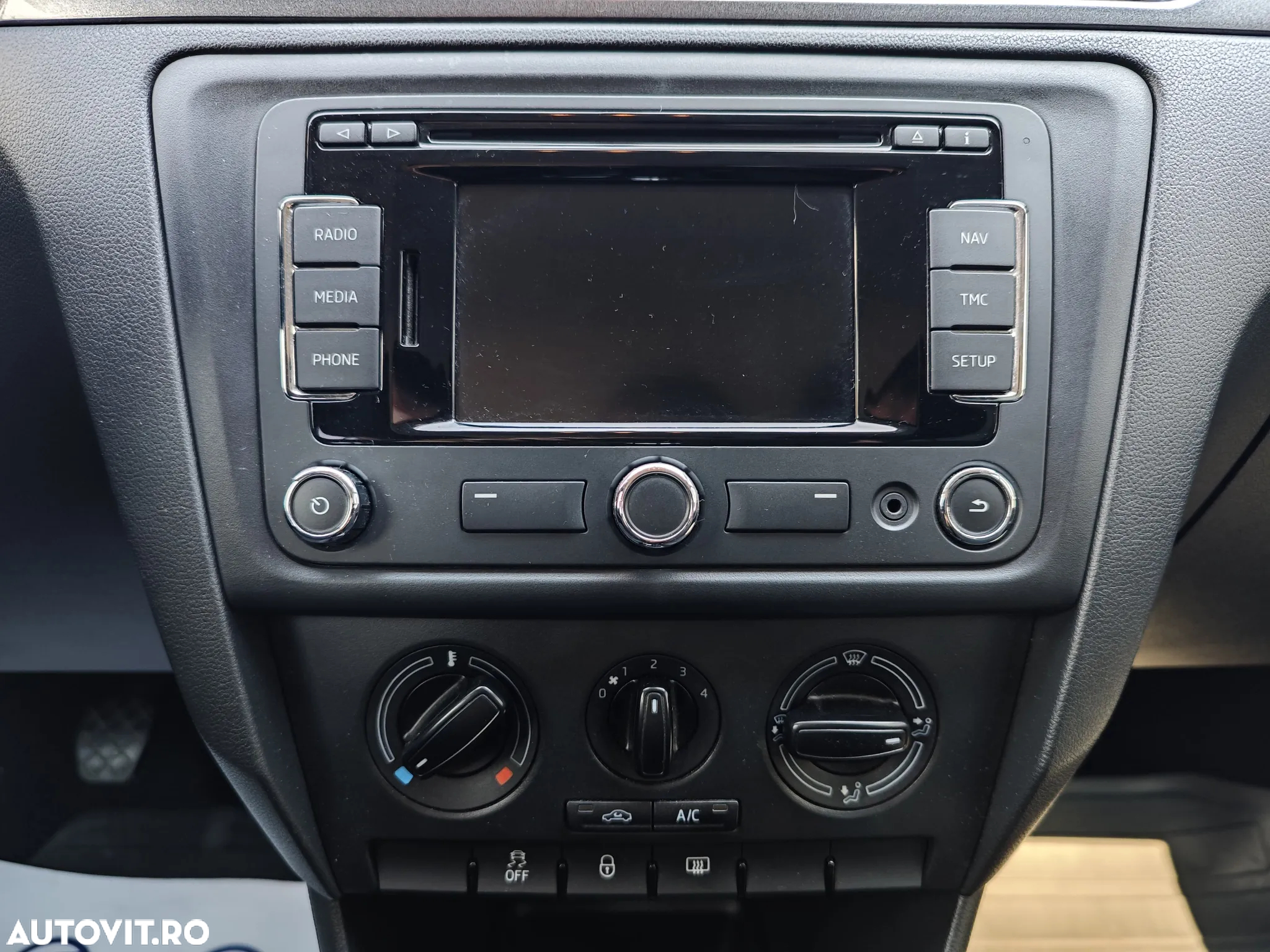 Skoda RAPID 1.2 TSI Ambition - 11