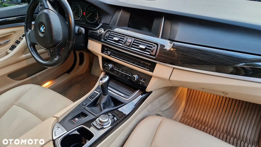 BMW Seria 5 525d Luxury Line - 20