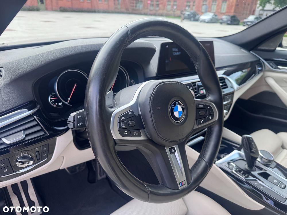 BMW Seria 5 540i xDrive - 14