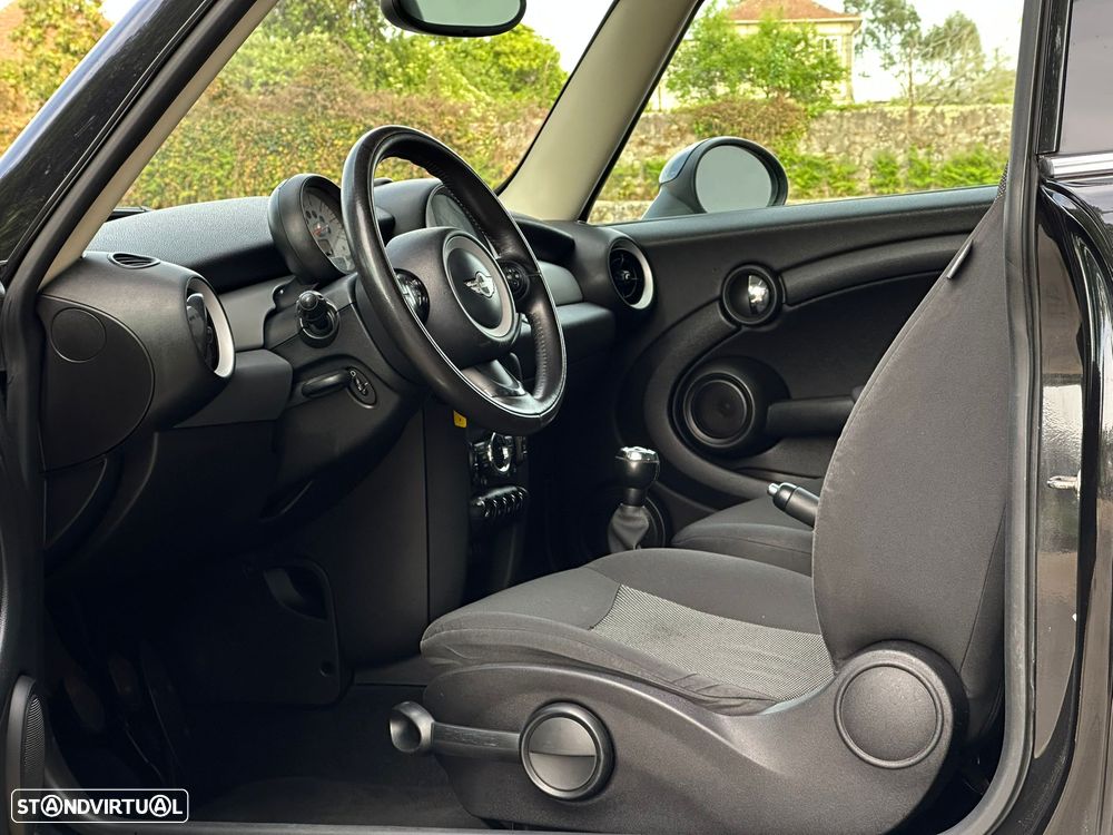 MINI 3 Portas One D - 22