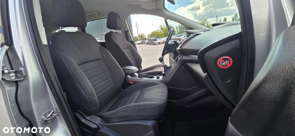 Ford Kuga 1.6 EcoBoost 2x4 Trend - 37