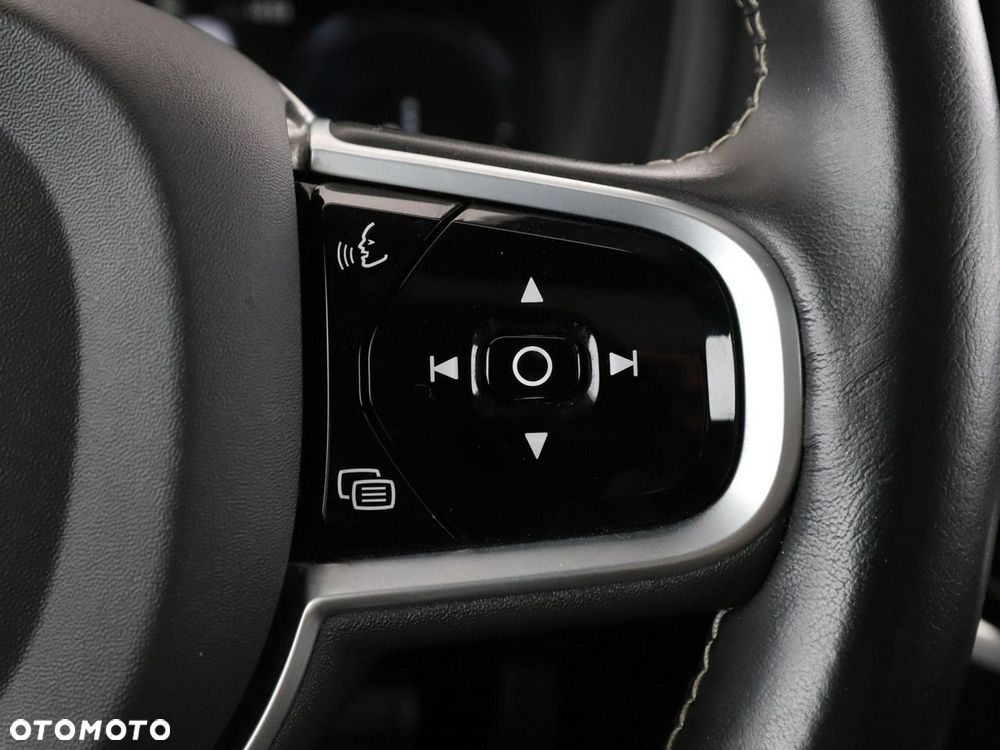 Volvo V60 T8 AWD Twin Engine Geartronic R-Design - 35