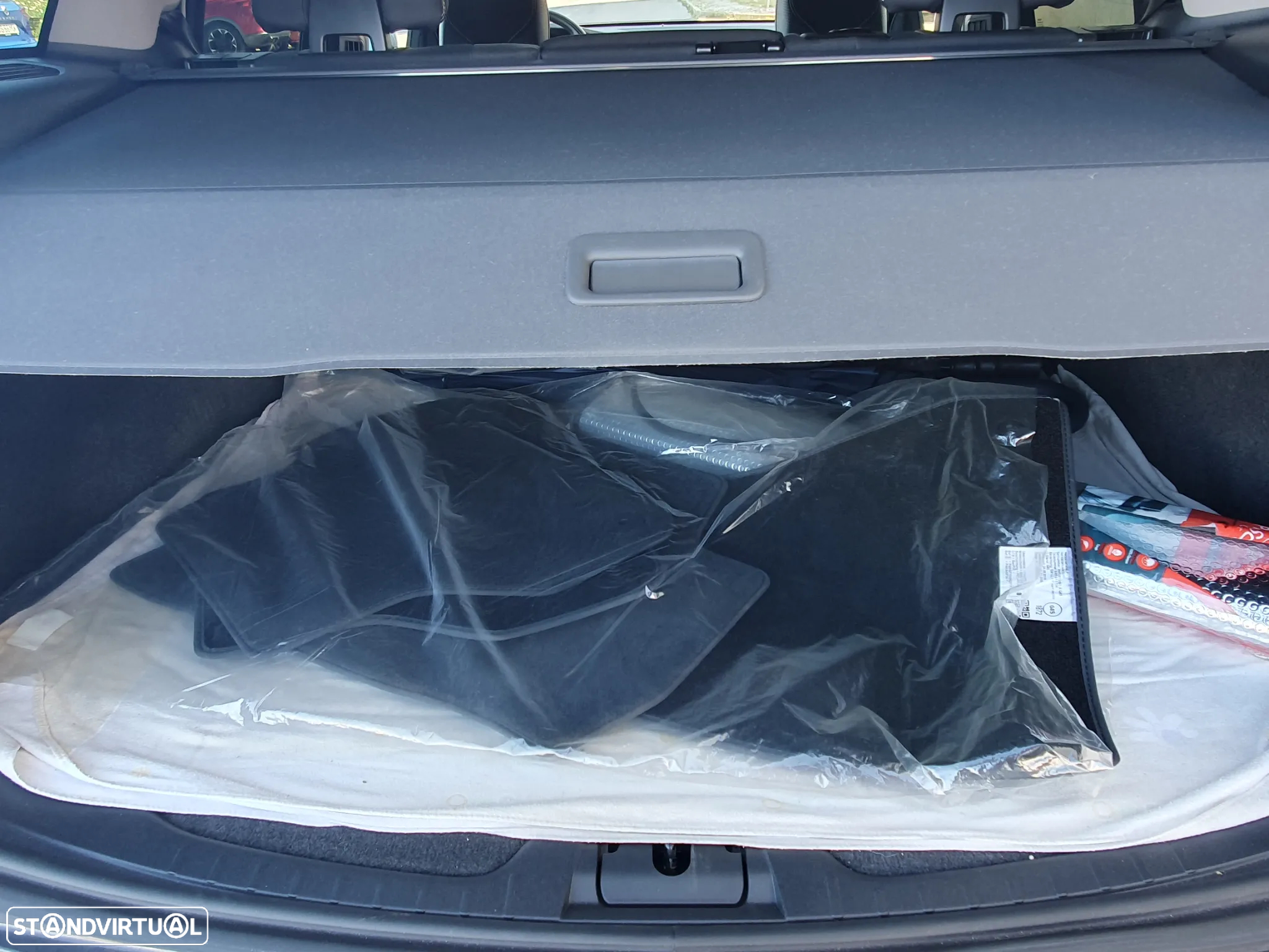 Volvo V60 2.0 D4 R-Design Start/Stop - 30