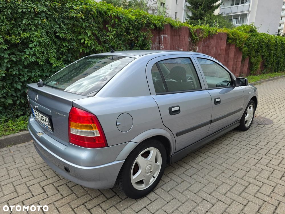 Opel Astra 1.4 Essentia - 4