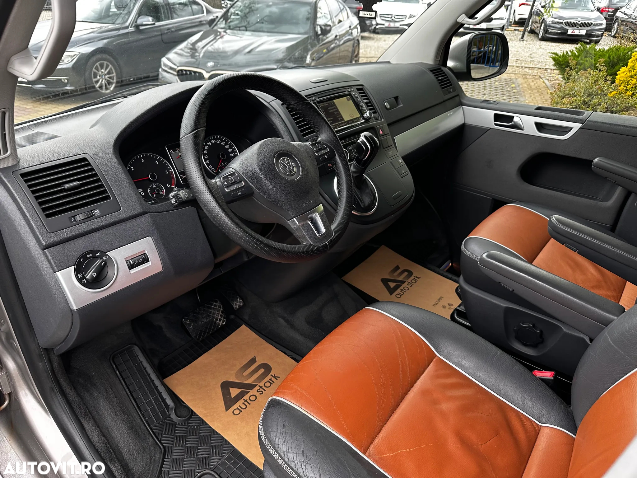 Volkswagen Multivan - 2