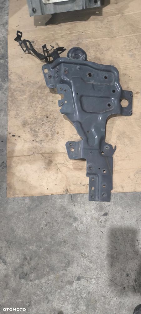 Wspornik Lampy Volvo Fh4  RH - 3