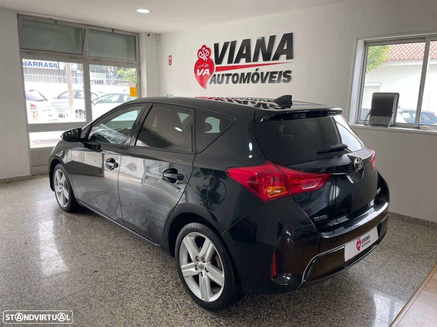Toyota Auris 1.4 D-4D Exclusive+P.Sport - 2