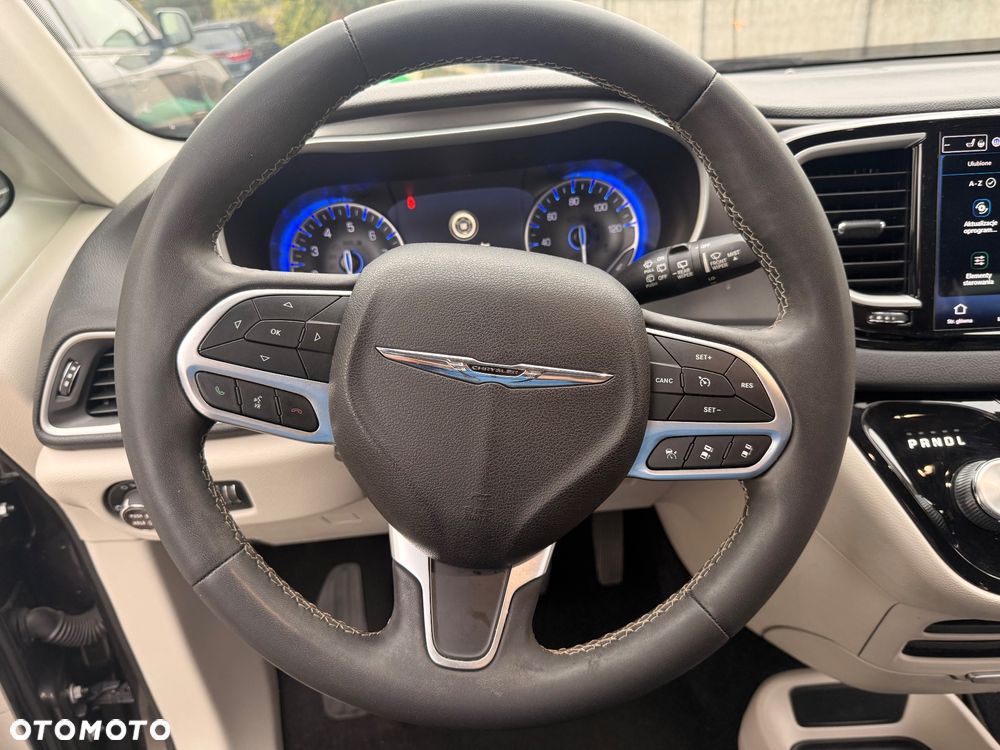 Chrysler Pacifica - 21