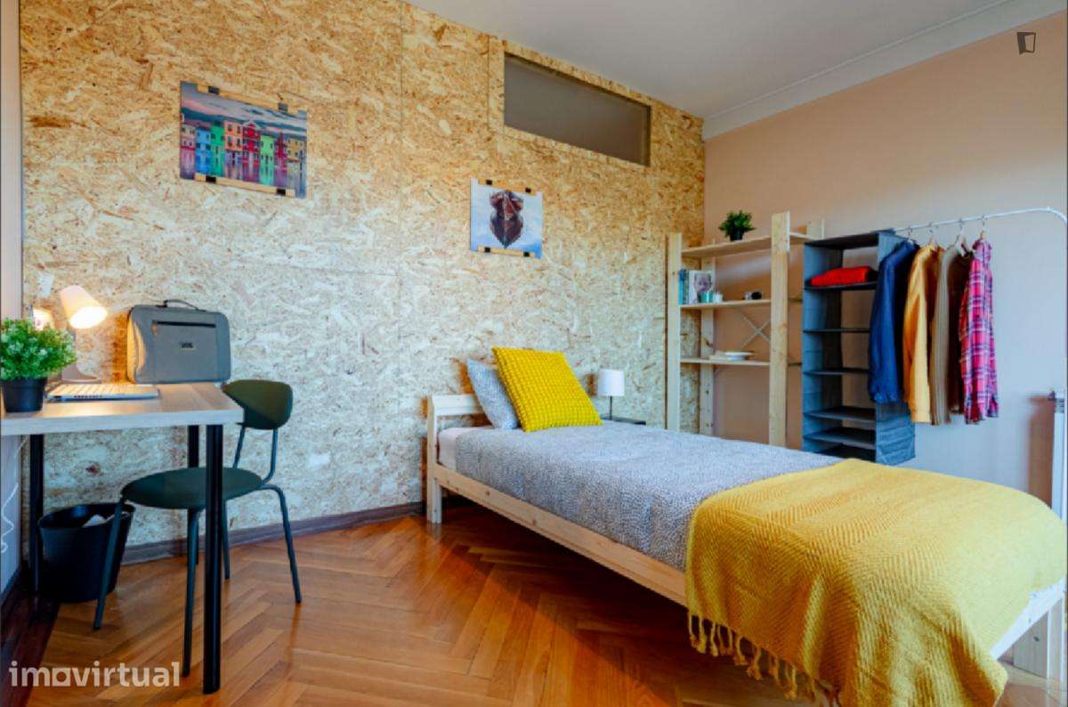 Quarto - localizado em Paranhos Porto - Grande imagem: 3/13