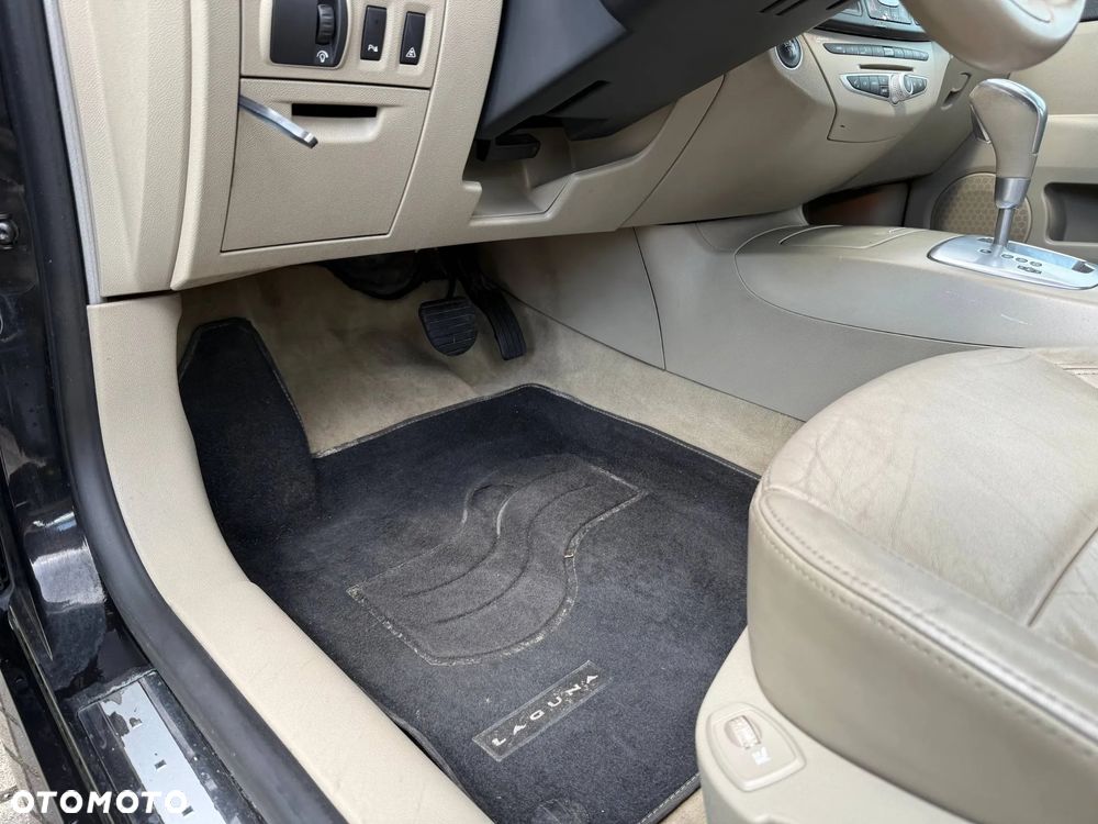 Renault Laguna 2.0 DCi Initiale - 32