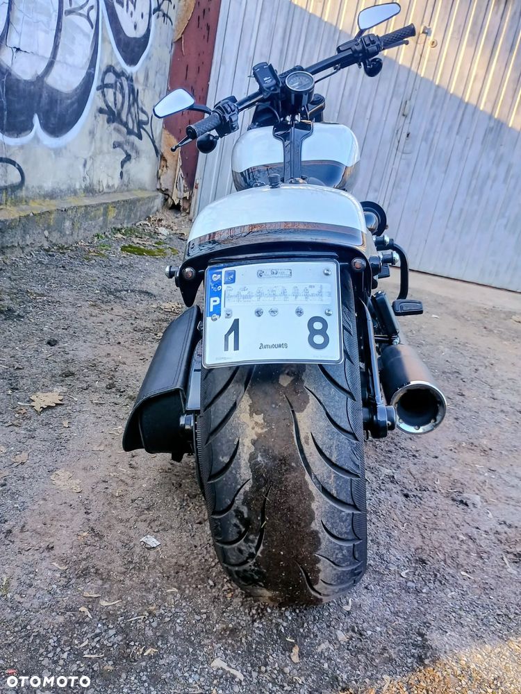 Harley-Davidson Softail Breakout - 15