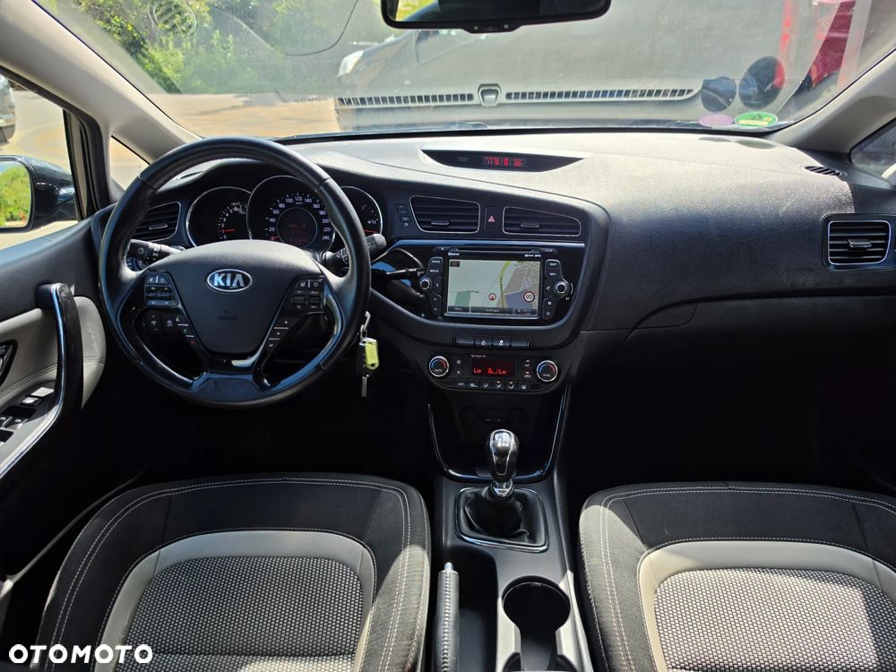Kia Ceed - 32